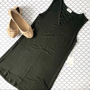 ❤️ (NWT) Green Cross Cross T-Shirt Dress (M)